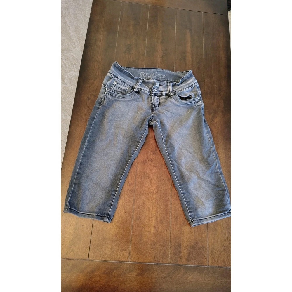 Bamboo Women Gray Faded Denim Capri Jeans Rhinestone Accents Size 1/2 Low Rise